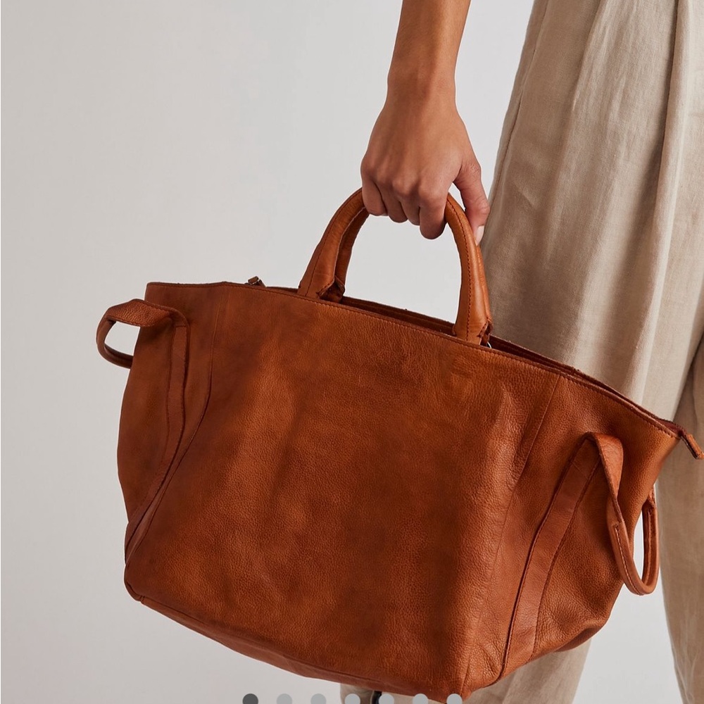 Leslie Leather Tote - Picture 11 of 12